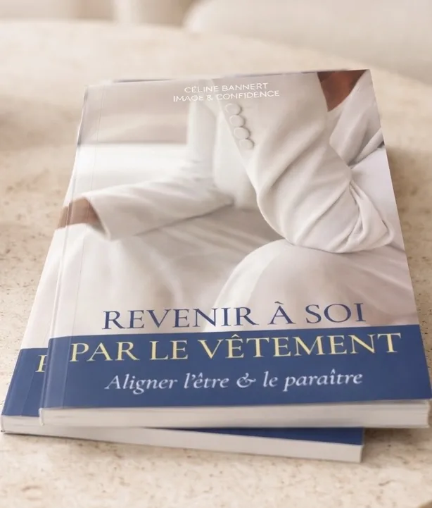 Livre Revenir à soi par le vêtement de Céline Bannert
